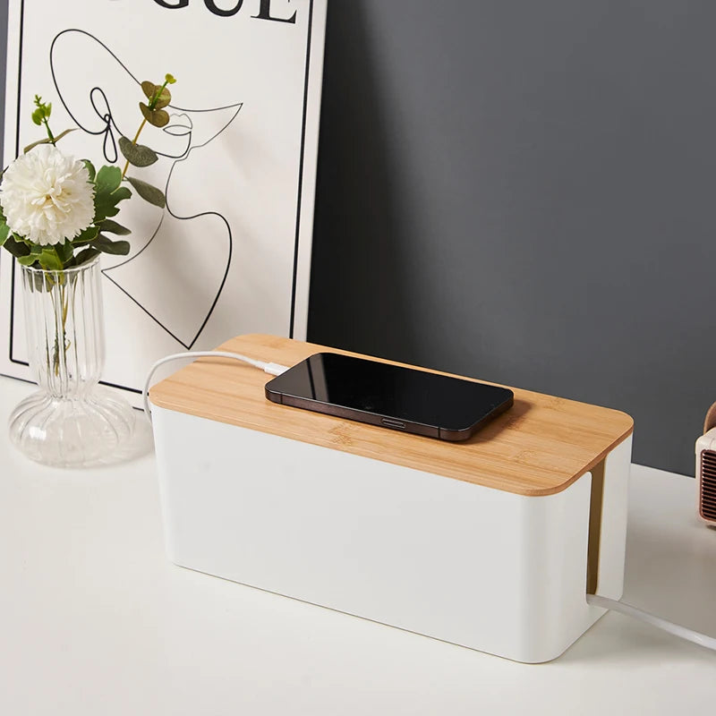 Boîte de Rangement Minimaliste pour Câbles et Prises de Bureau